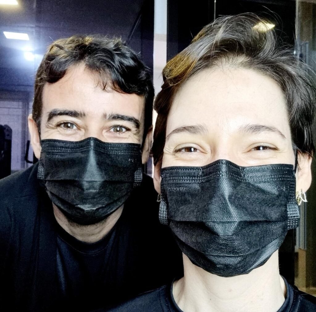RepostureFoz. Os fisioterapeutas Douglas e maite, responsáveis pelo atendimento dos pacientes